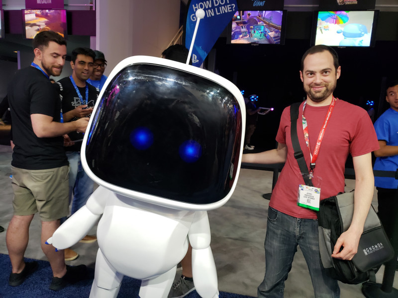 I found another guy my size! Not sure what expression that's supposed to be, though...