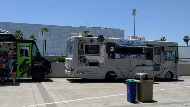 Behold, the saddest sight of E3 2018: Lonely foodtruck lady. Sadly, the world just isn't ready for the future of ice cream.