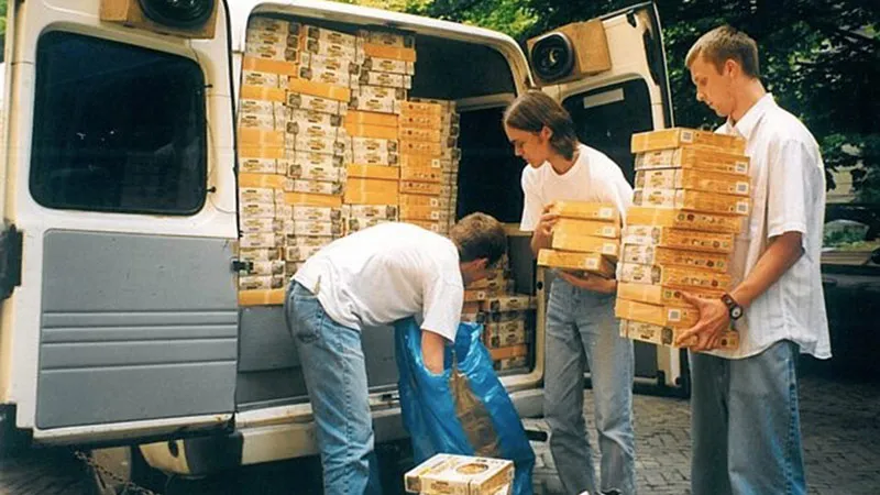 CD Projekt employees unloading day-one boxes of the Polish version of Baldur’s Gate