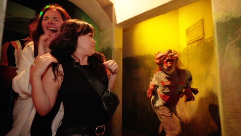 Attraction infectieuse – Explorer la maison des nuits d’horreur d’Halloween de The Last of Us à Universal Orlando.